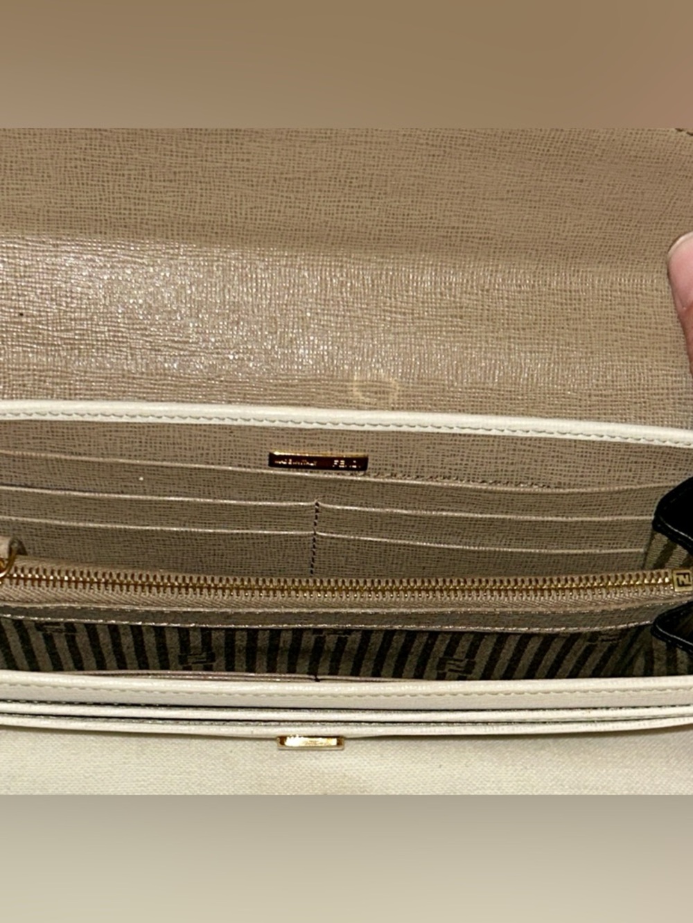 Fendi Black Leather V-Detail Wallet - Picture 8 of 12